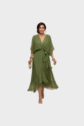 Vestido de gasa con escote de pico en verde
