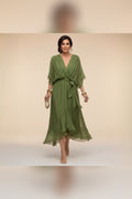 Vestido midi con cintura ajustable en verde