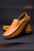 Mocasín de piel artesanal en beige