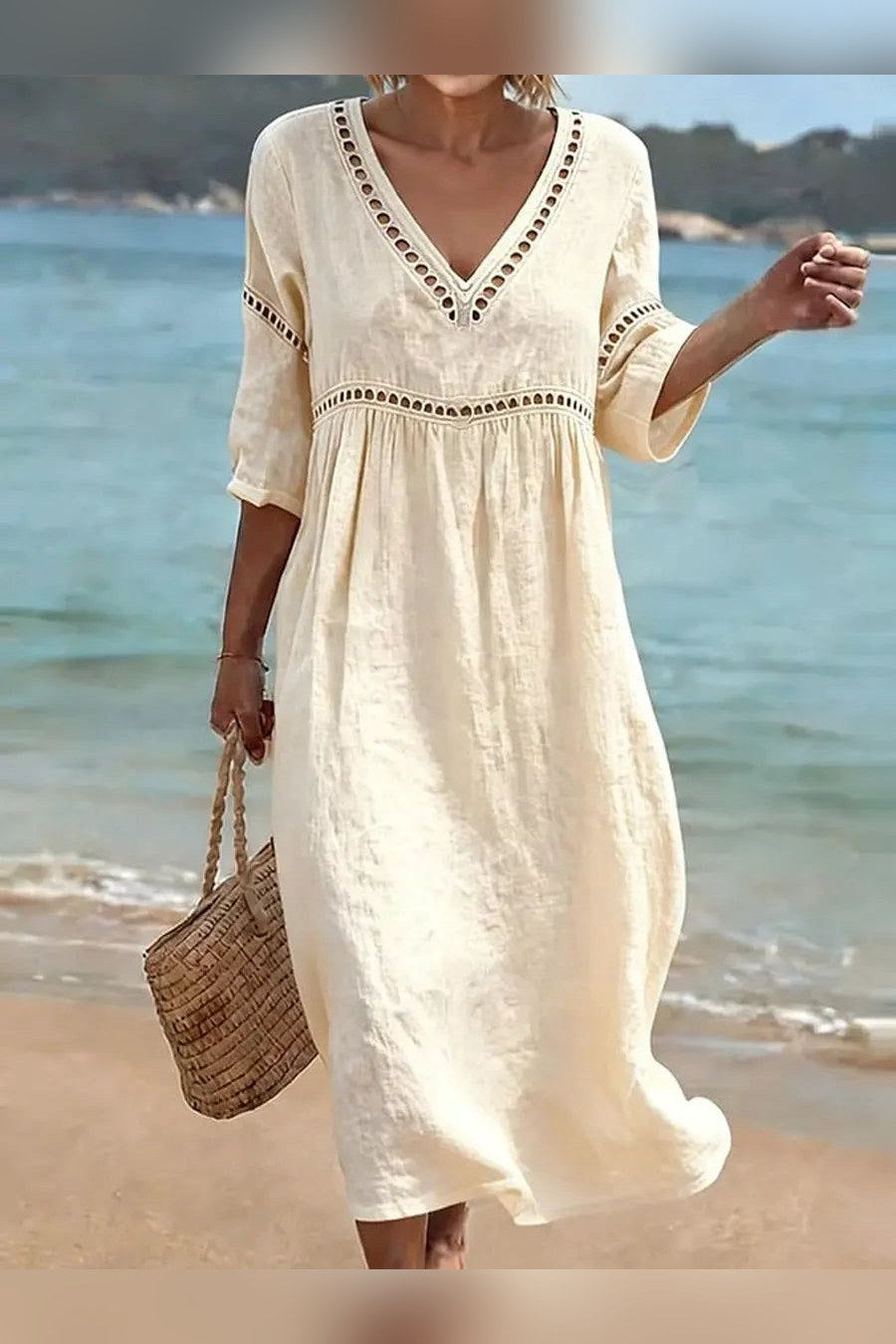 Vestido de algodón con escote de pico en blanco
