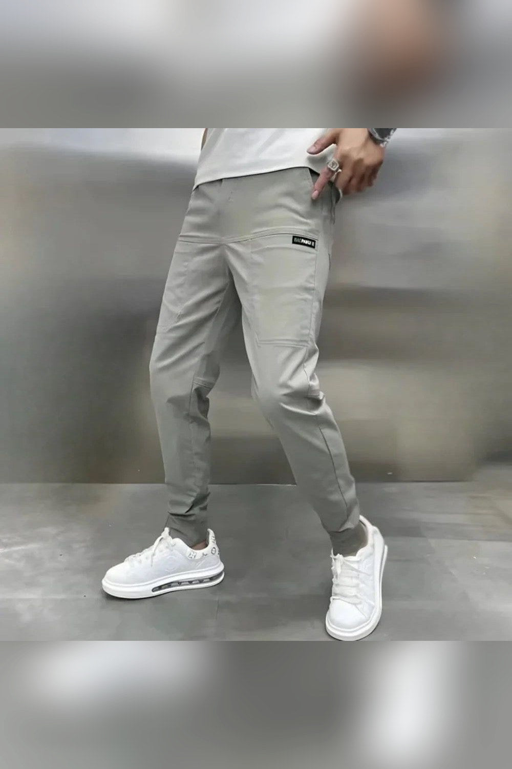 Pantalón cargo elástico en gris claro