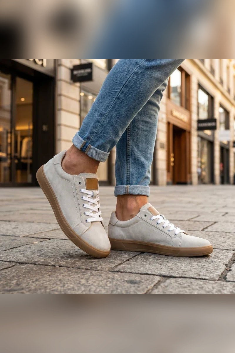 Zapatilla de ante con suela de goma en gris