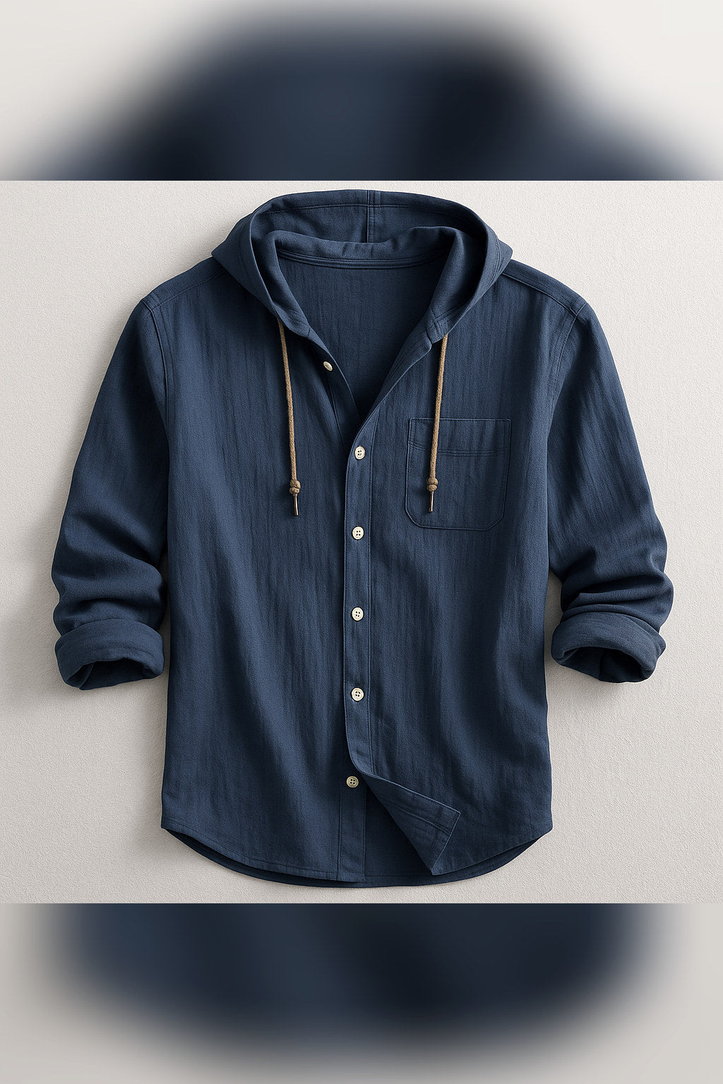 Camisa con capucha abotonada en azul marino
