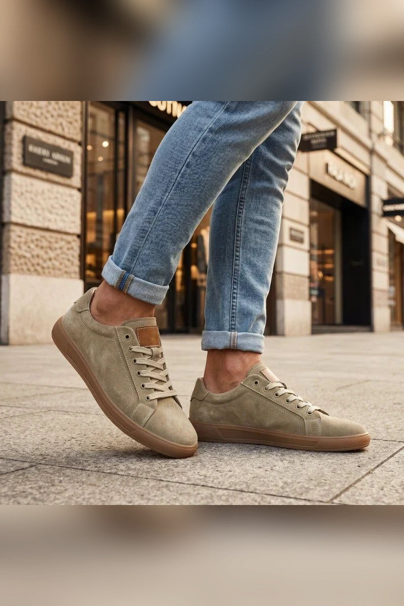 Zapatilla de ante con suela de goma en caqui