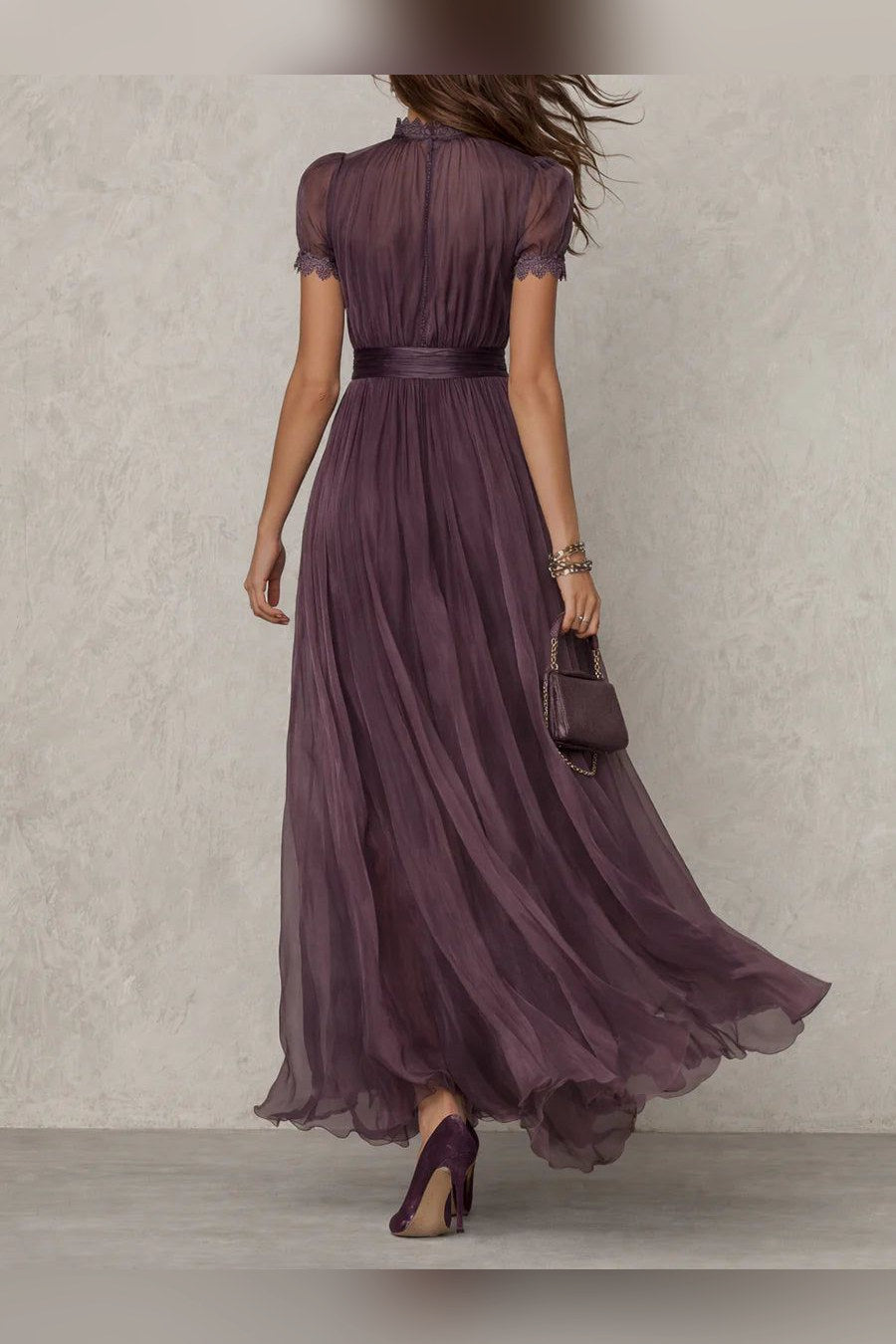Vestido largo de gasa con encaje en violeta