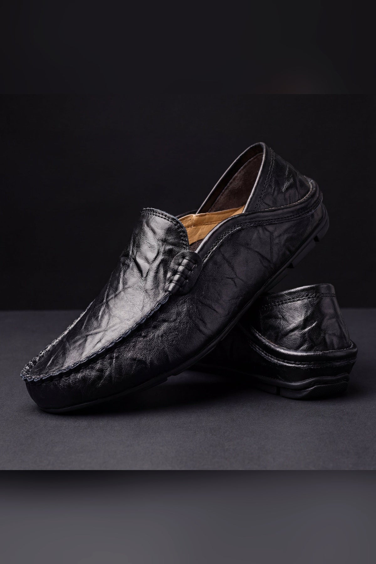 Mocasín de piel artesanal en negro