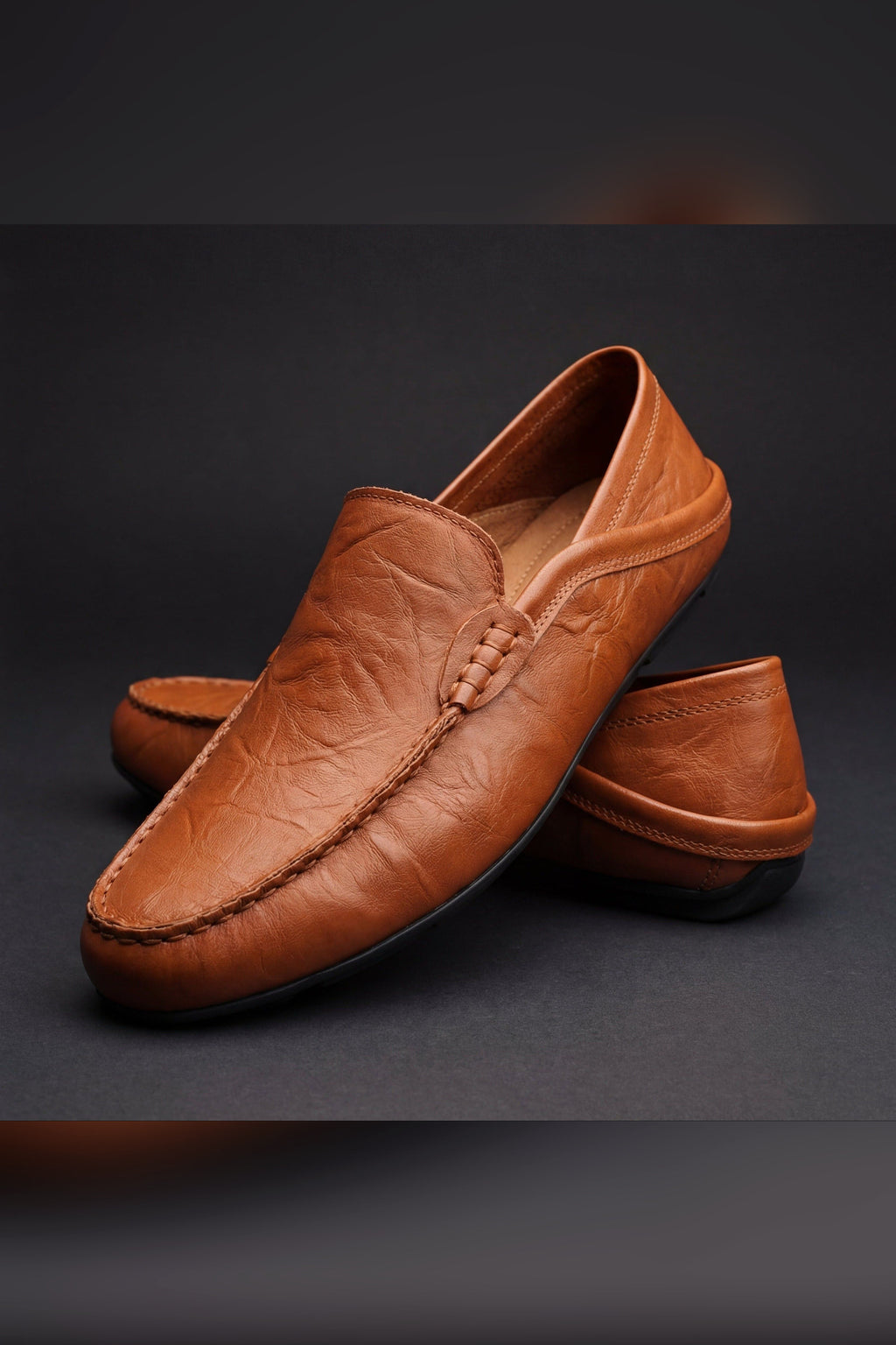 Mocasín de piel artesanal en camel