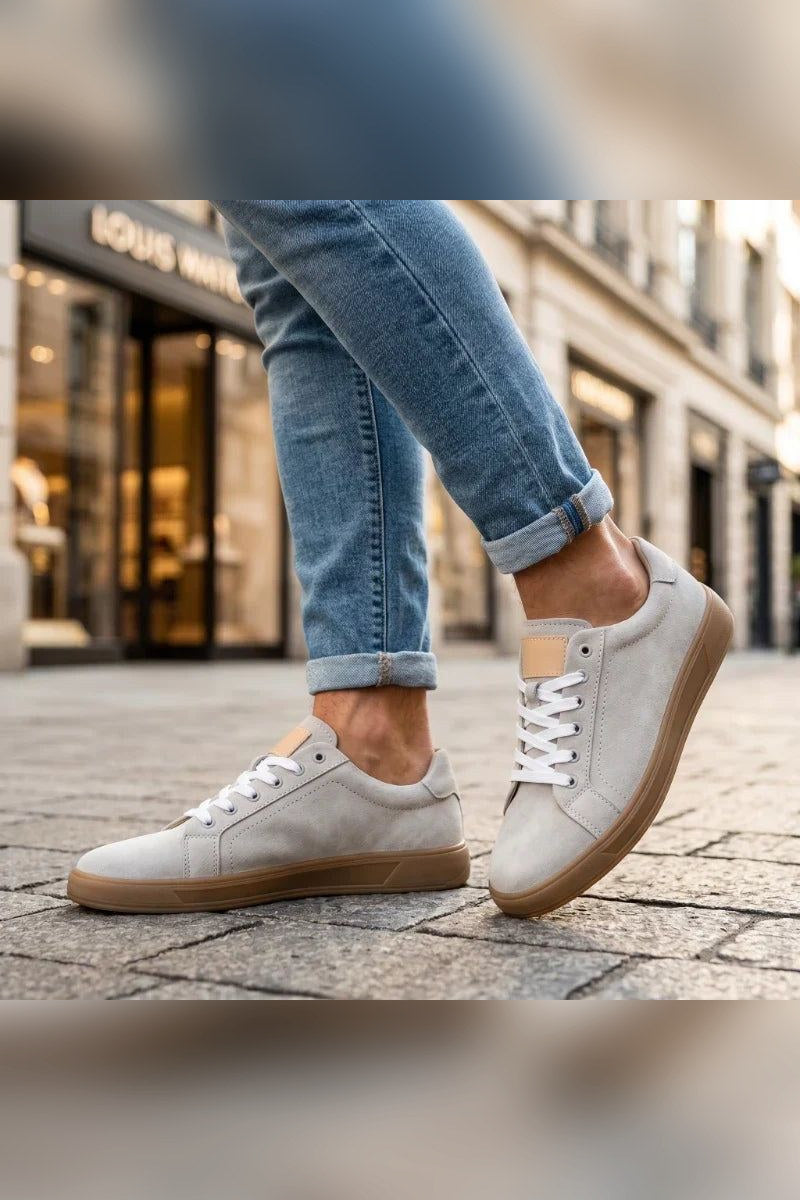 Zapatilla de ante con suela de goma en gris