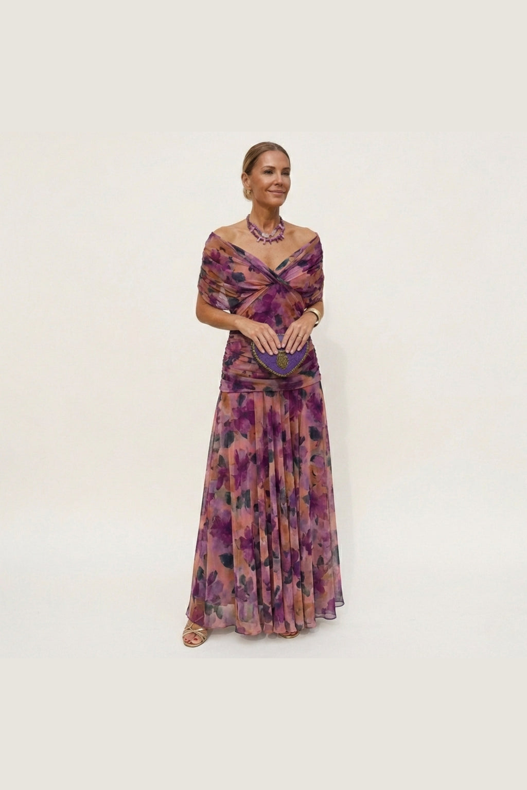 Vestido largo con escote de pico en morado
