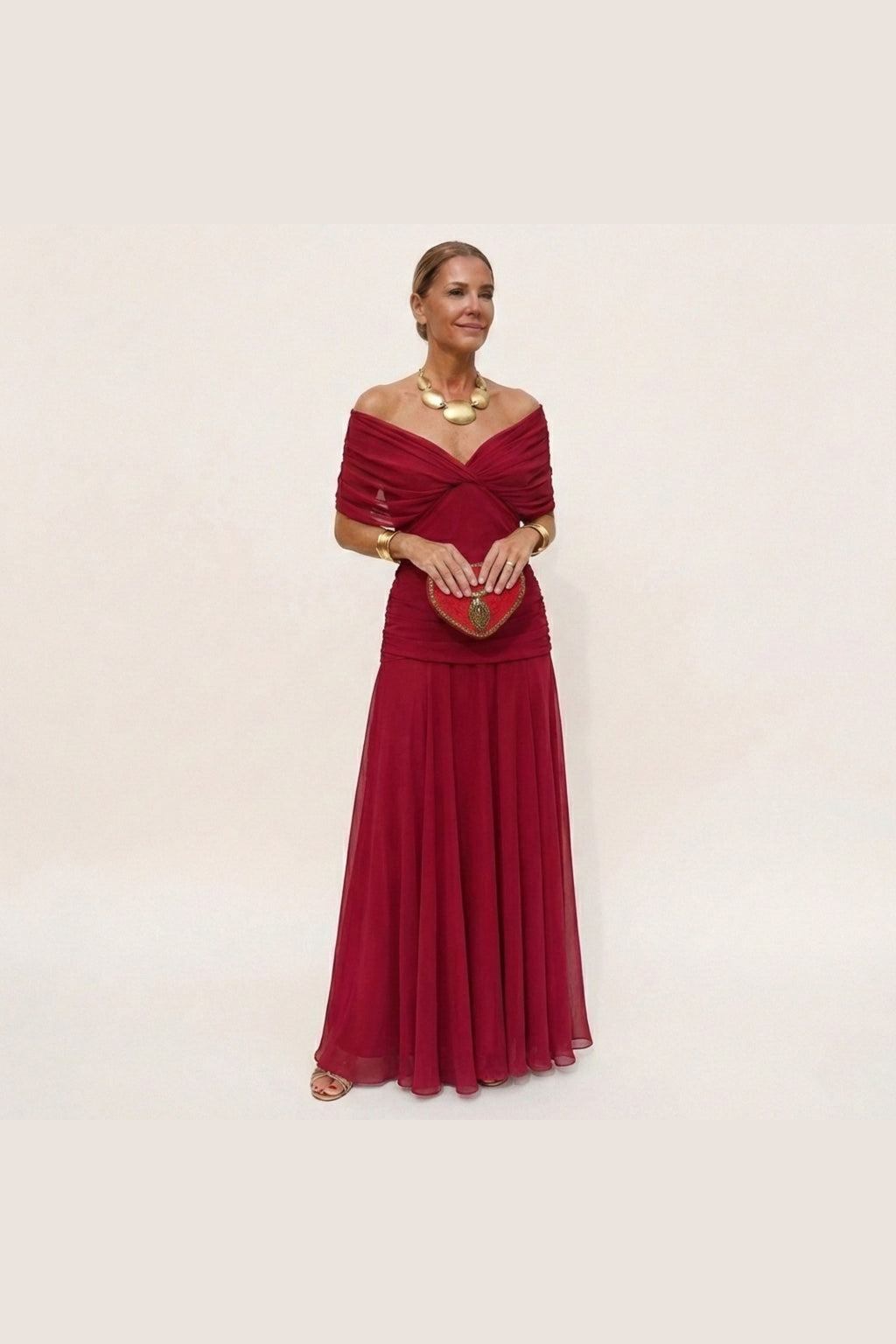 Vestido largo con escote de pico en rojo