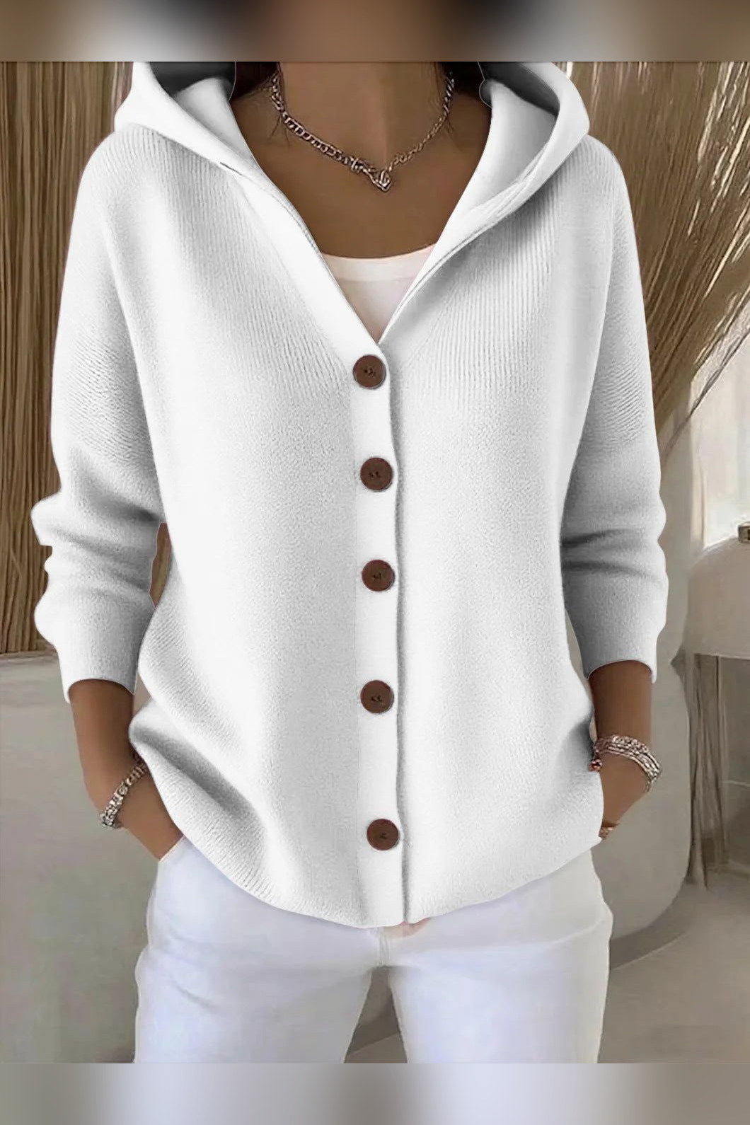 Chaqueta de punto con capucha en blanco