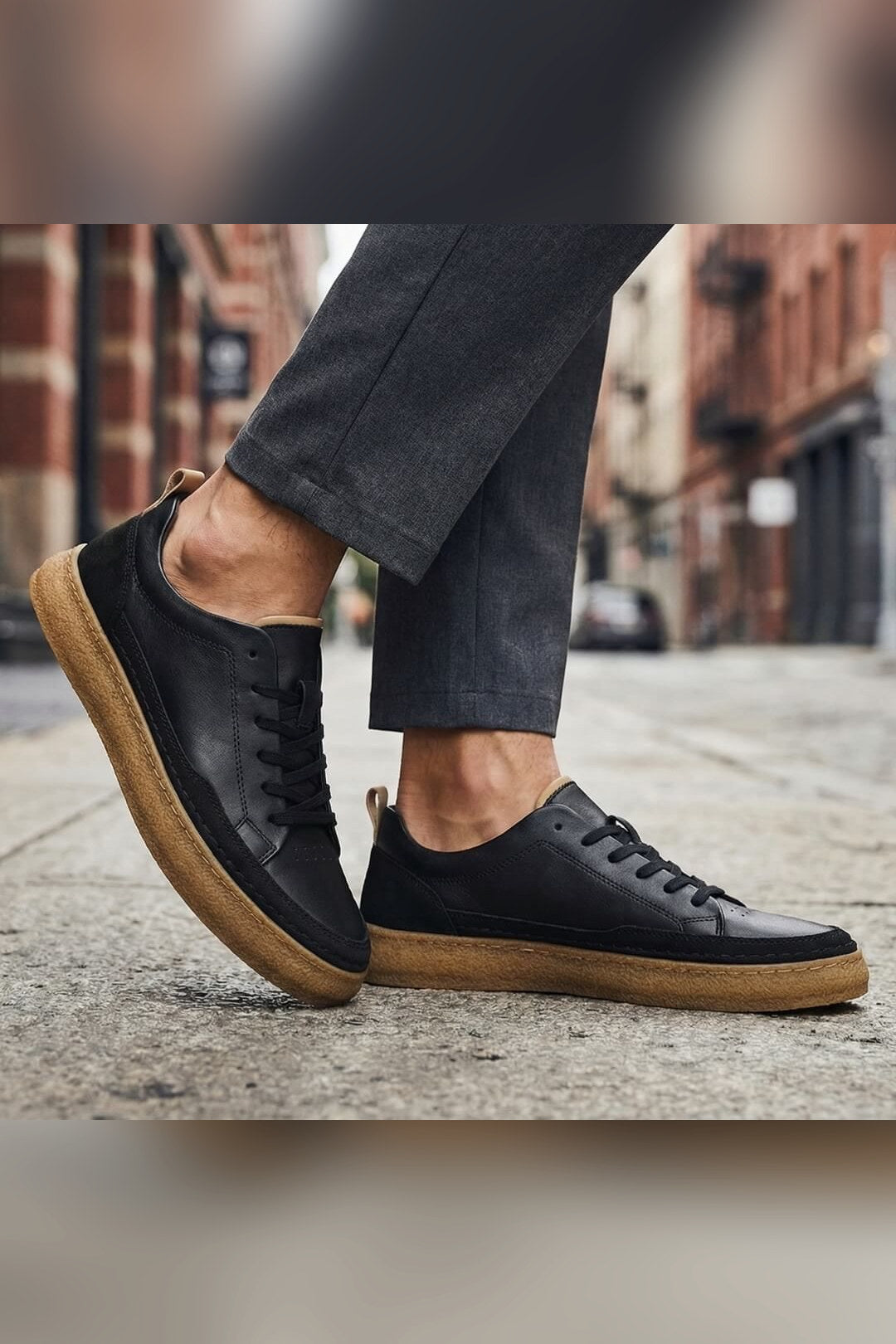 Zapatilla de piel cosida a mano en negro