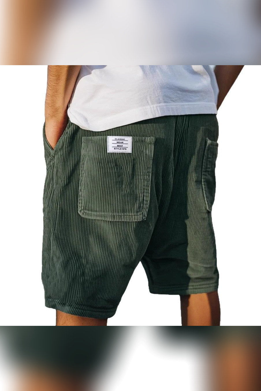 Pantalón corto de pana en verde oscuro