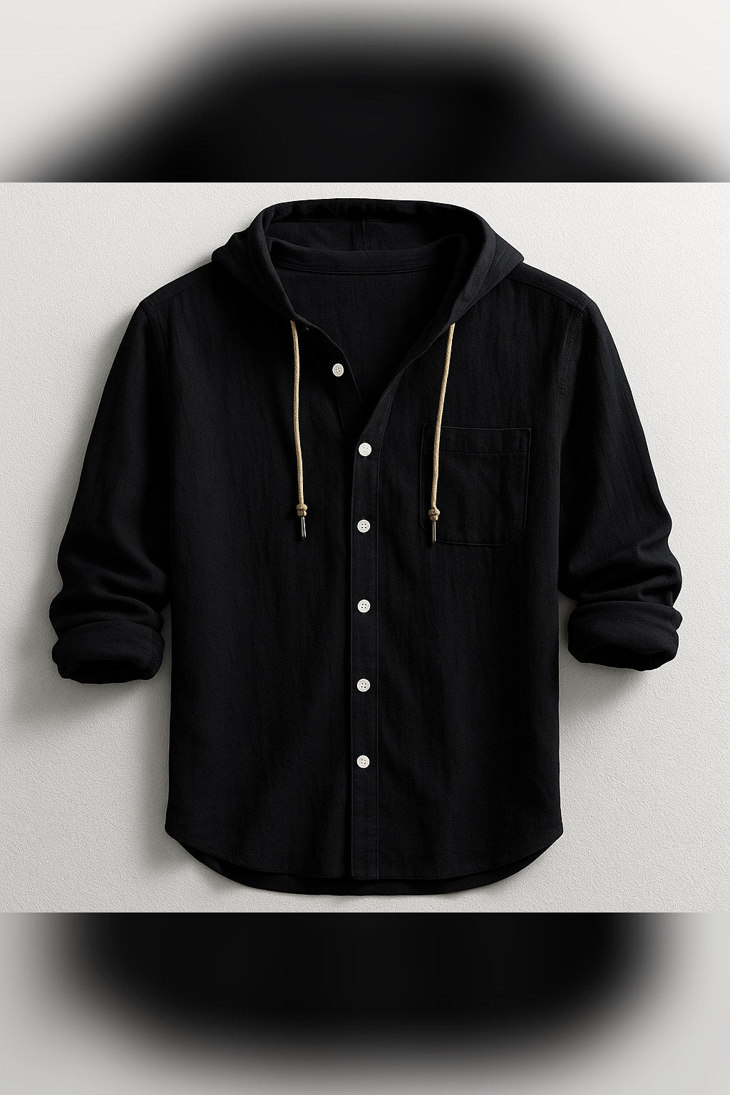 Camisa con capucha abotonada en negro