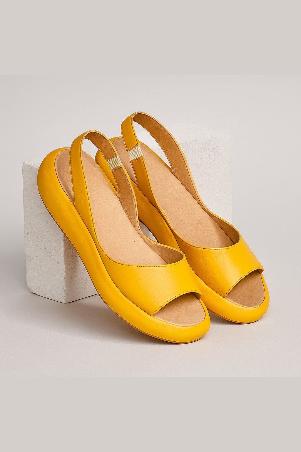 Sandalias de suela antideslizante en amarillo