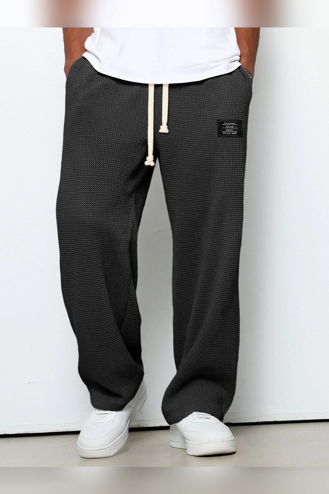 Pantalón de corte cómodo en negro