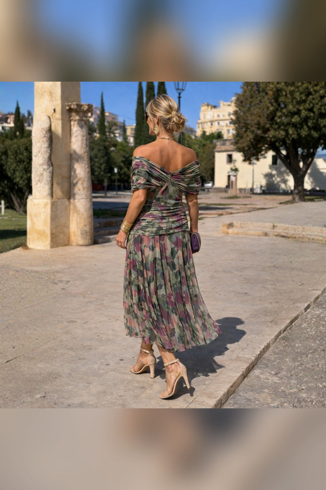 Vestido largo de hombros descubiertos en verde oliva