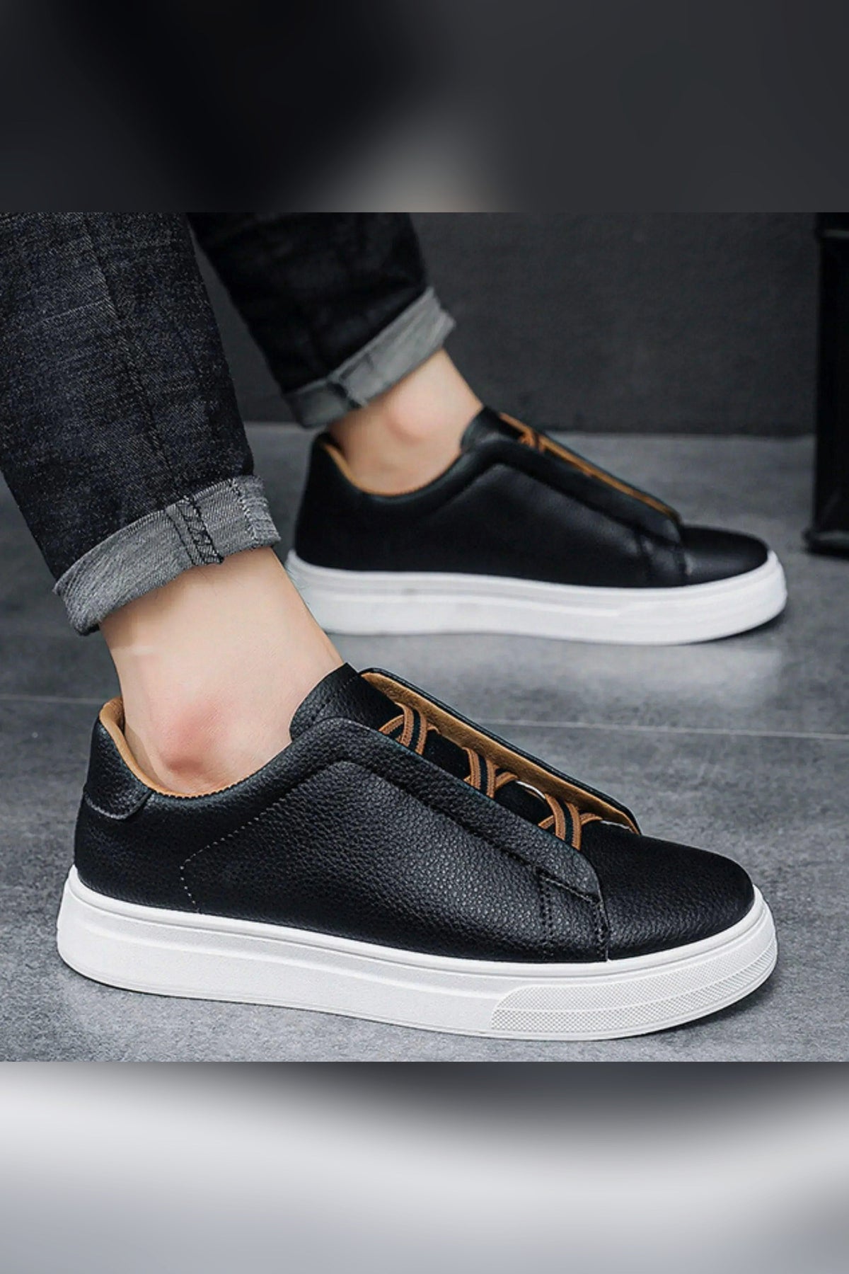 Zapatilla de piel sin cordones en negro
