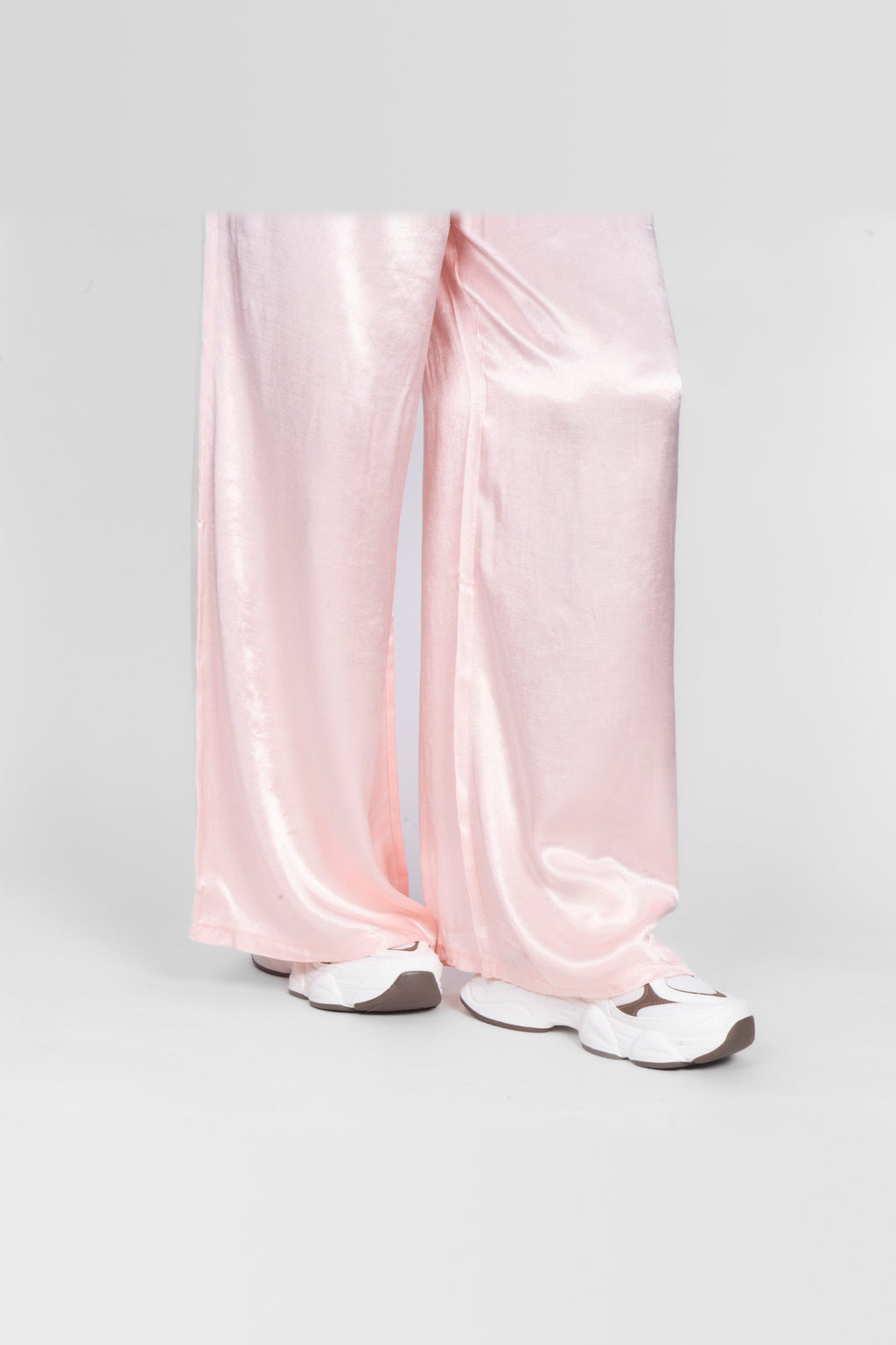 Pantalón de satén de pierna ancha en rosa claro