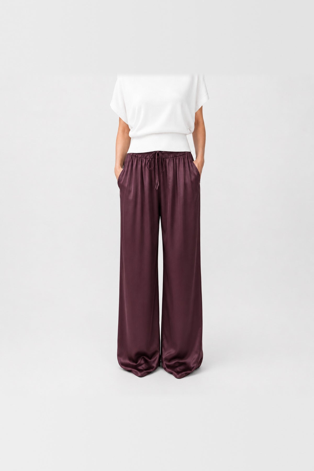 Pantalón de satén de pierna ancha en ciruela