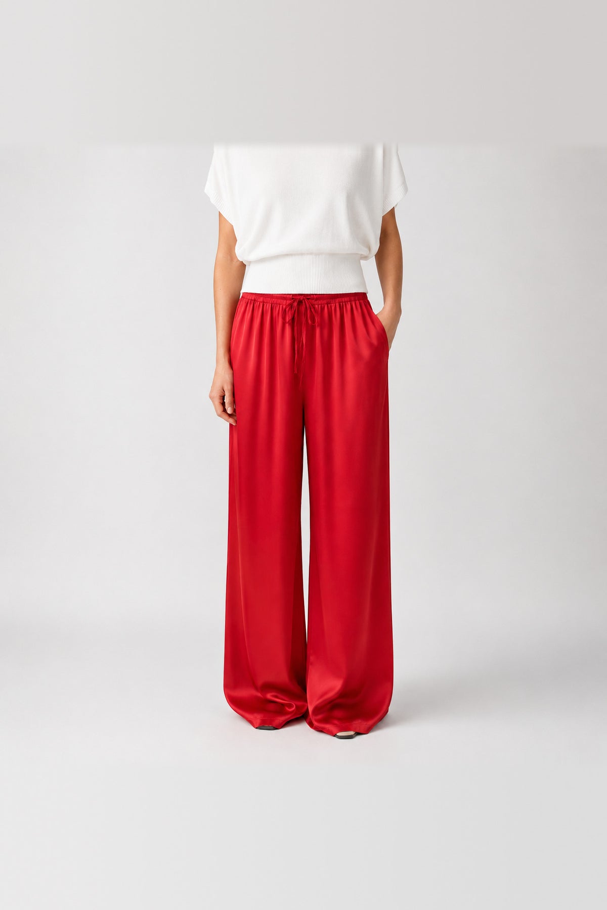 Pantalón de satén de pierna ancha en rojo