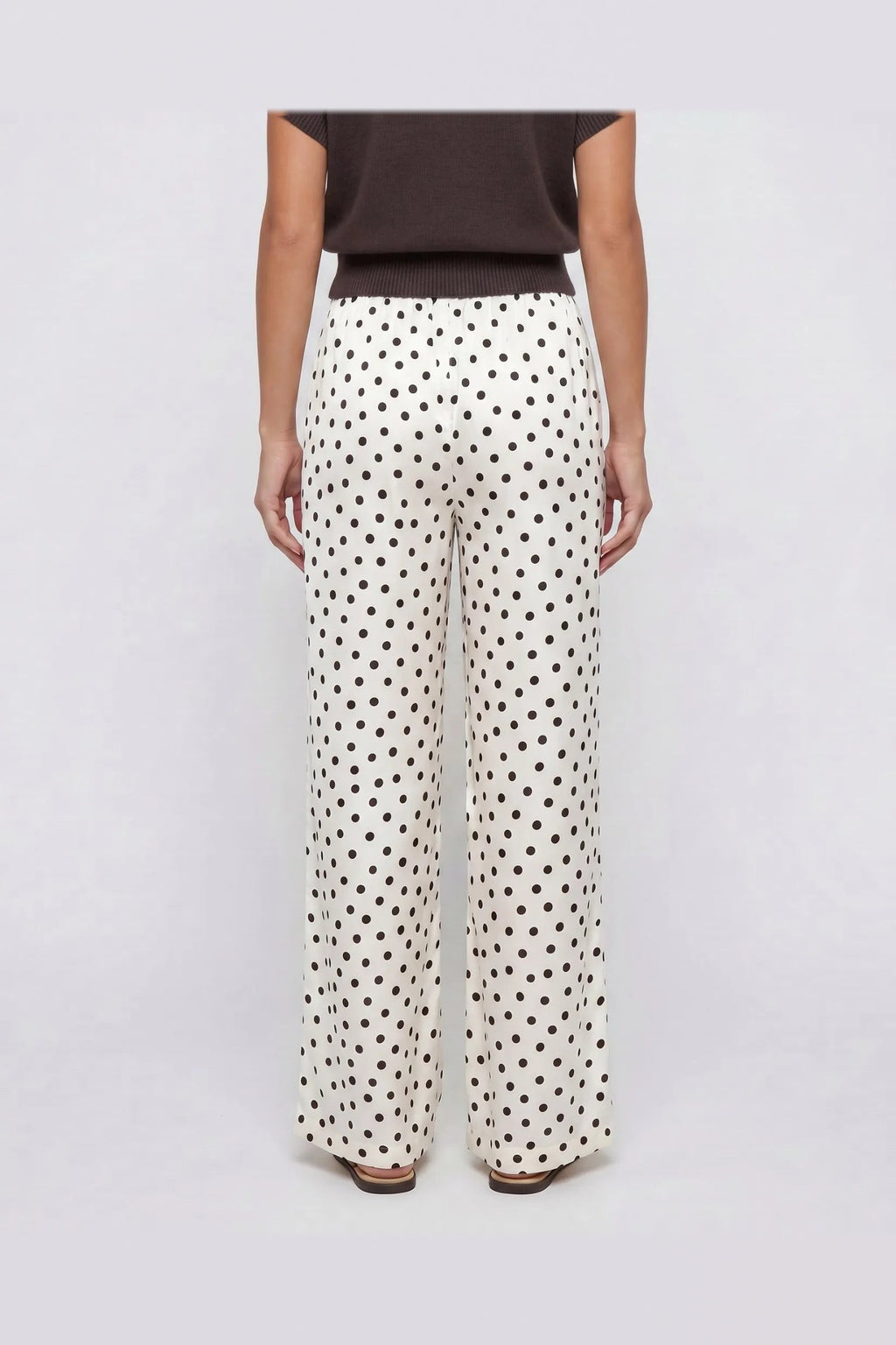 Pantalón de satén de pierna ancha en blanco de lunares