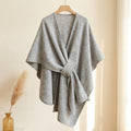 Poncho-chal largo en gris claro