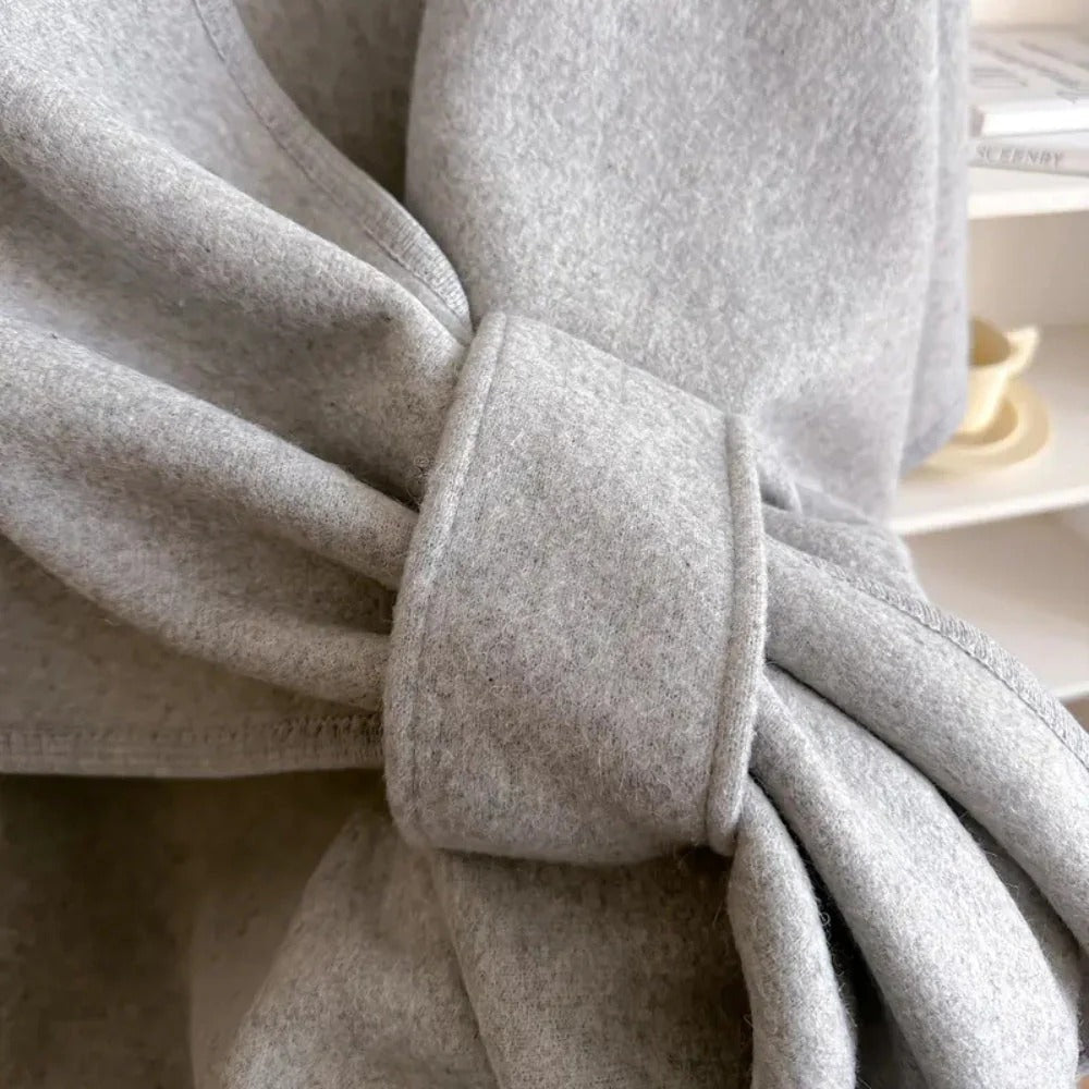 Poncho-chal largo en gris claro