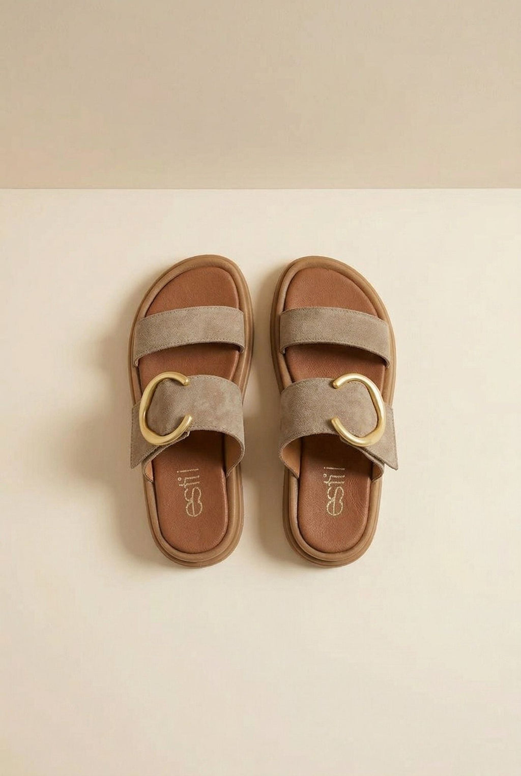 Sandalias de ante de tiras anchas en taupe