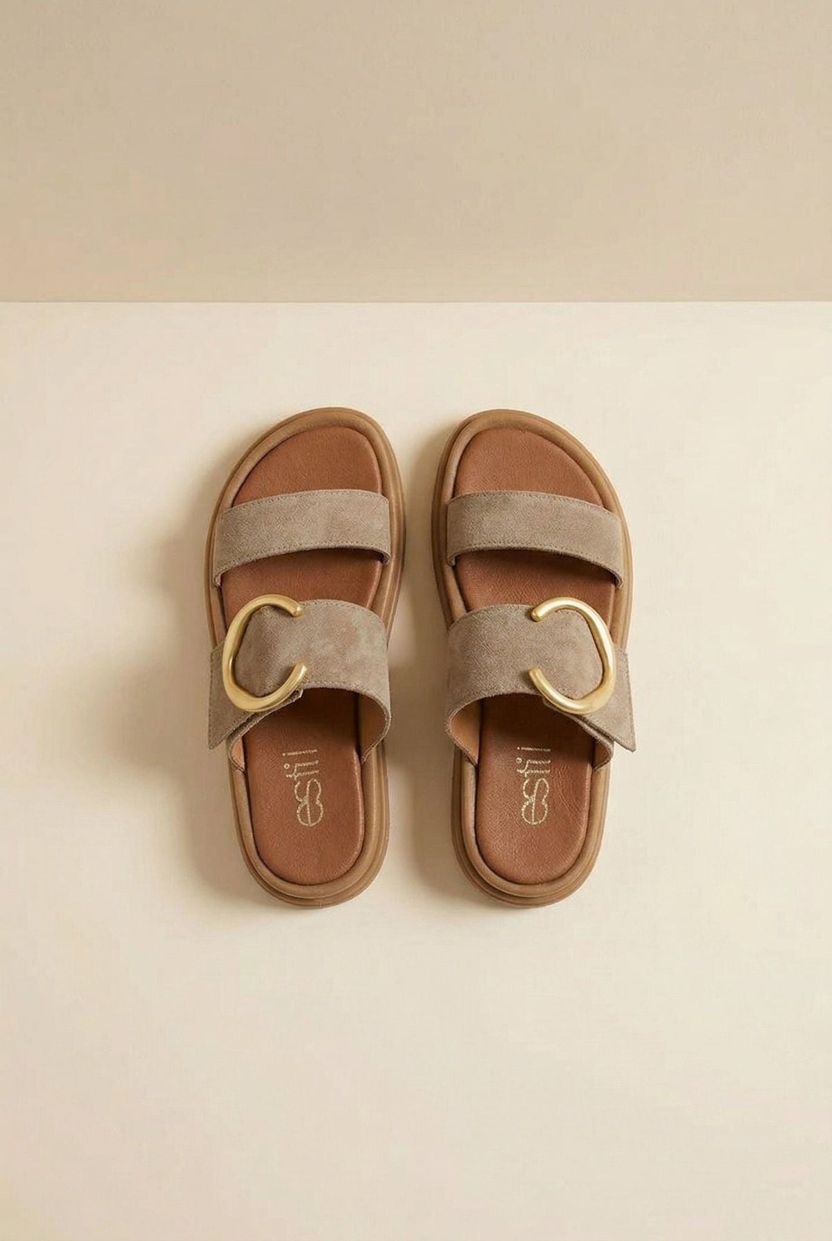 Sandalias de ante de tiras anchas en taupe