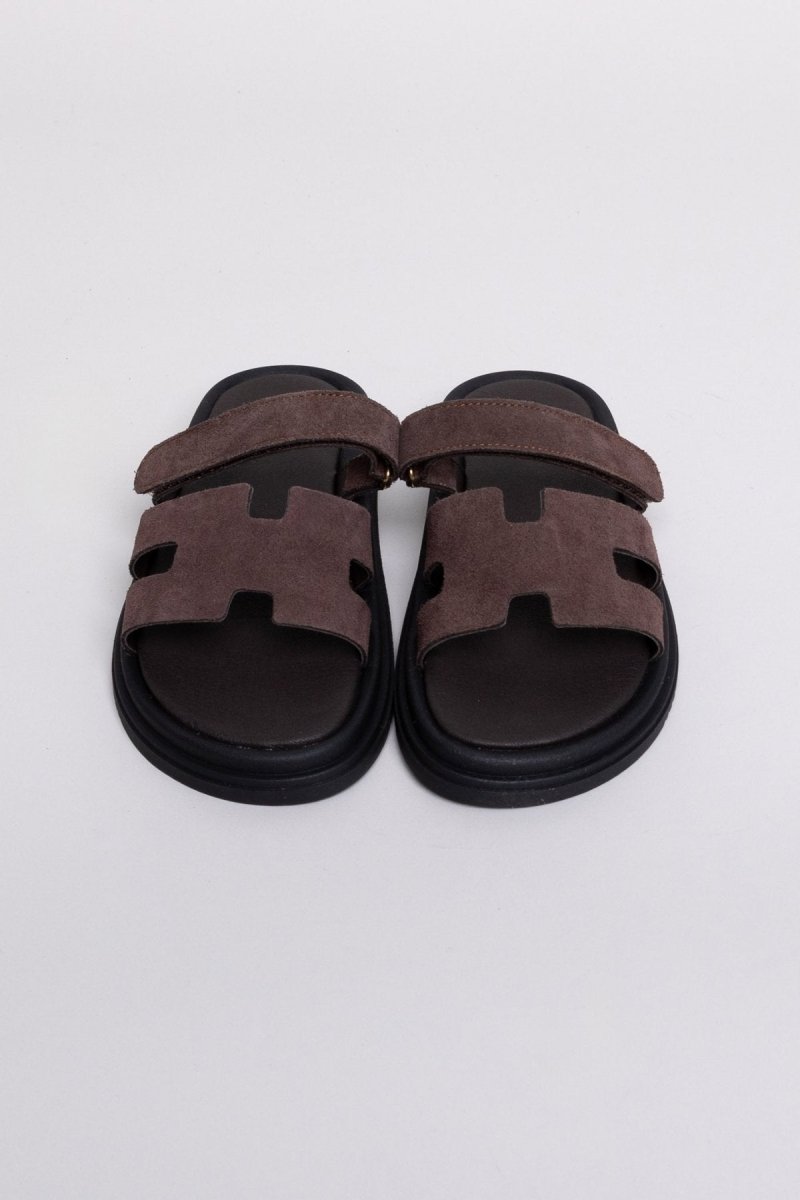 Sandalias de ante con velcro en marrón