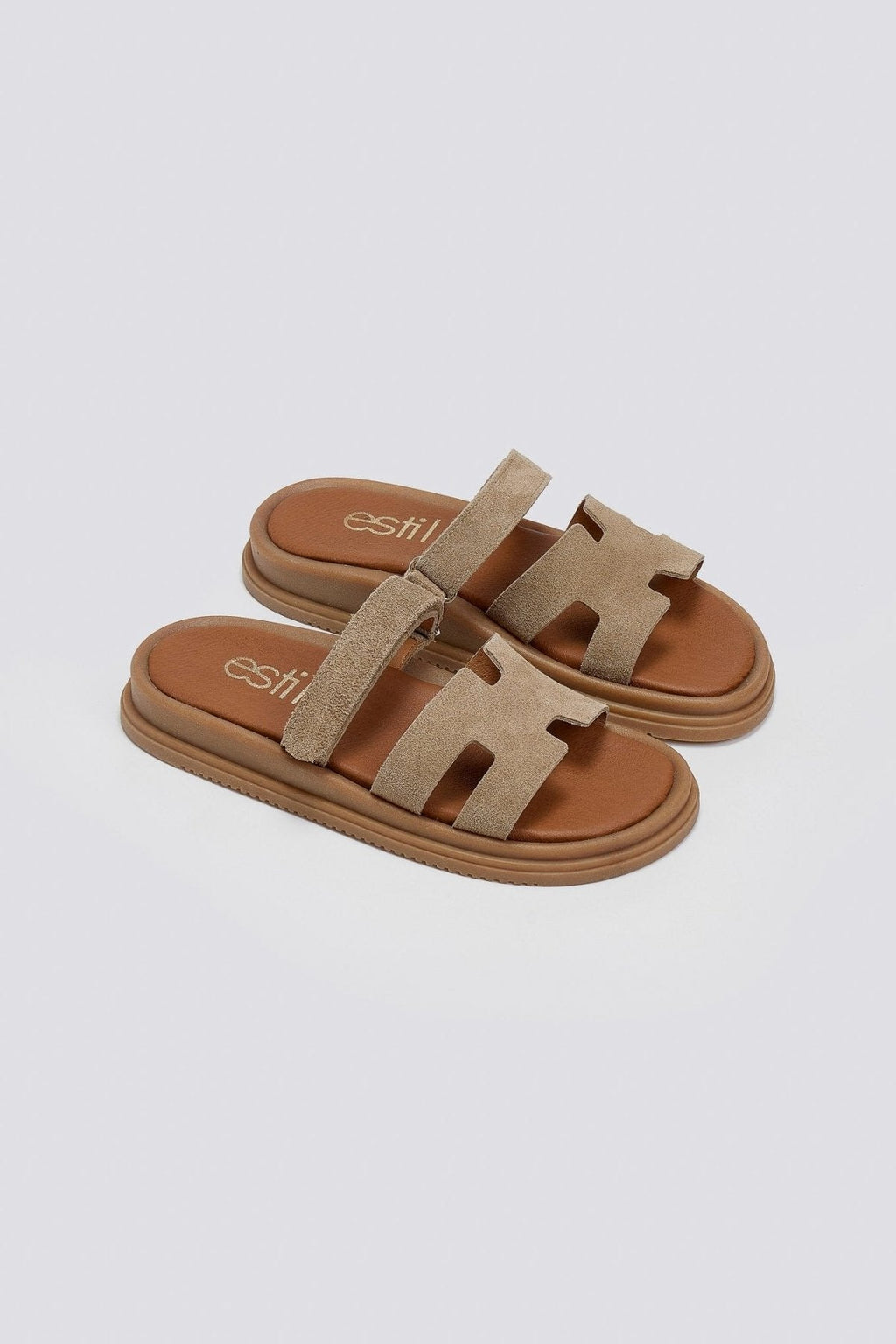 Sandalias de ante con velcro en taupe