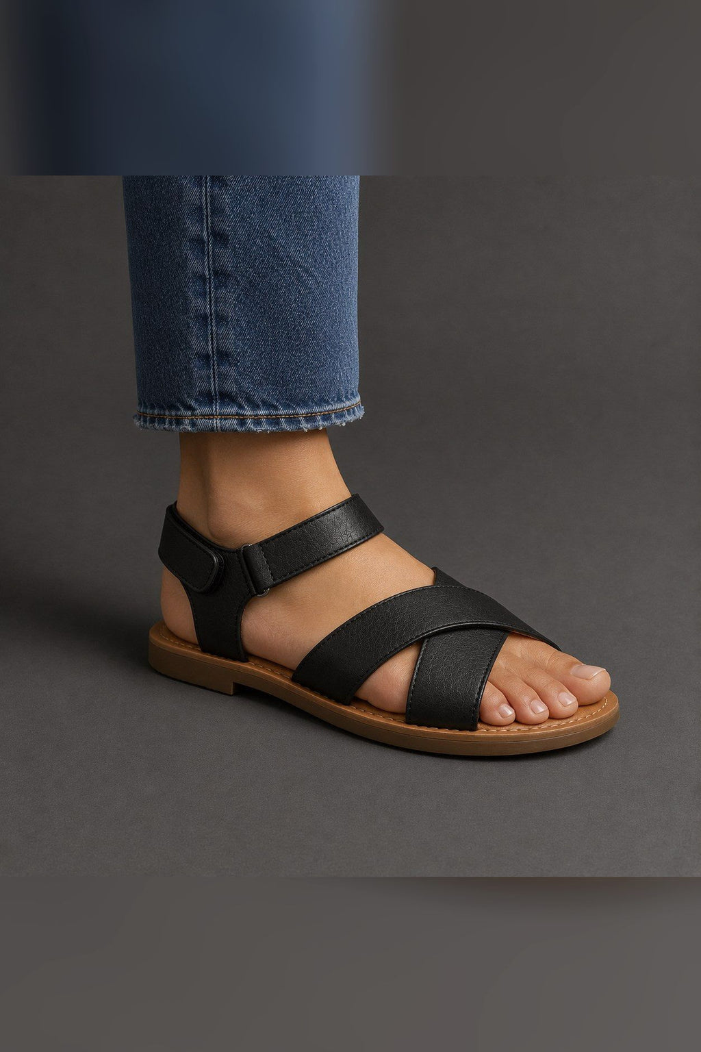 Sandalia ergonómica de cierre ajustable en negro