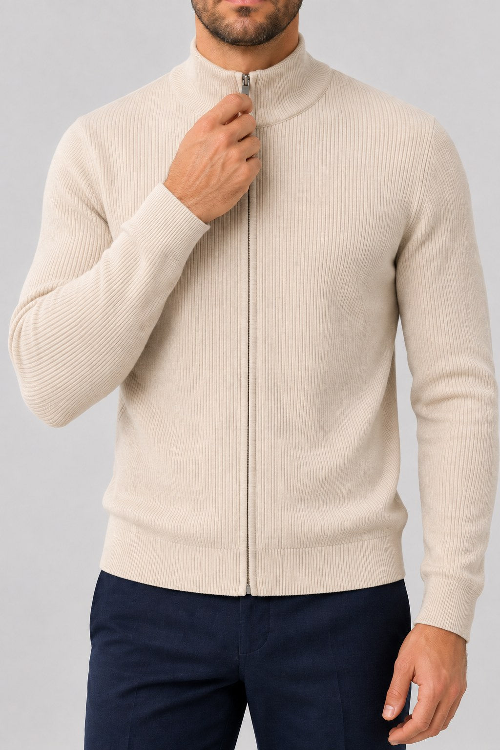 Cárdigan con cremallera en beige