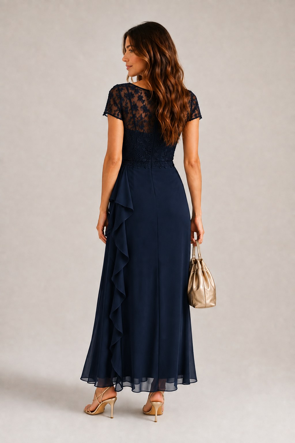 Vestido de encaje en marino