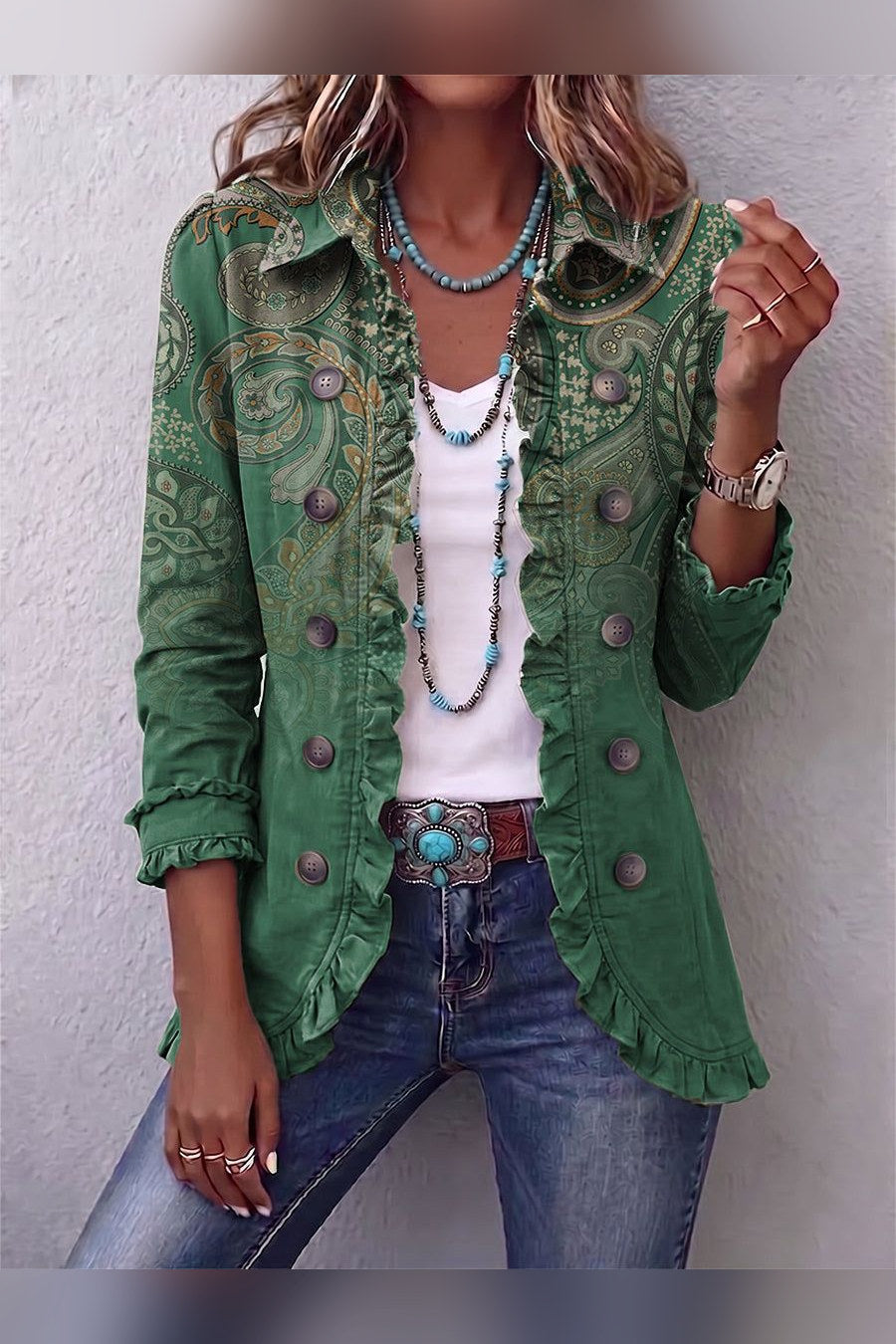 Chaqueta de cachemira verde con volantes en verde
