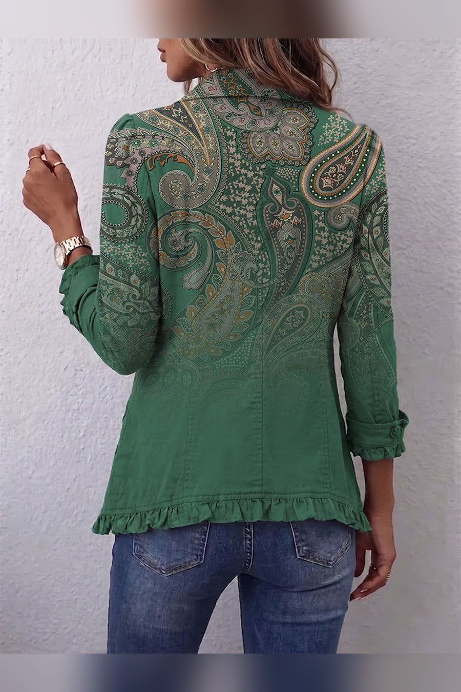 Chaqueta de cachemira verde con volantes en verde